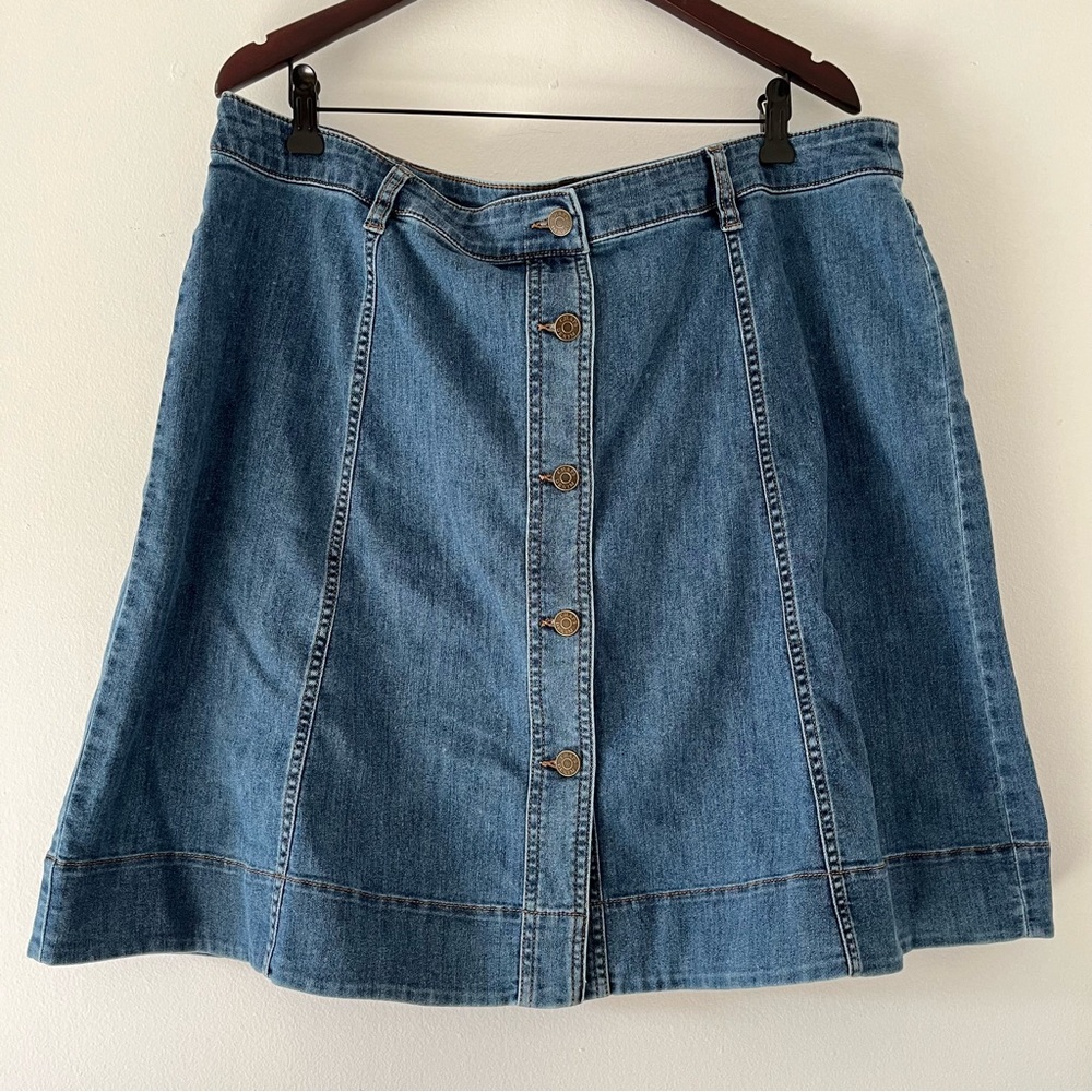 Chaps Denim Women’s Button Up Knee Lenght Skirt size 16